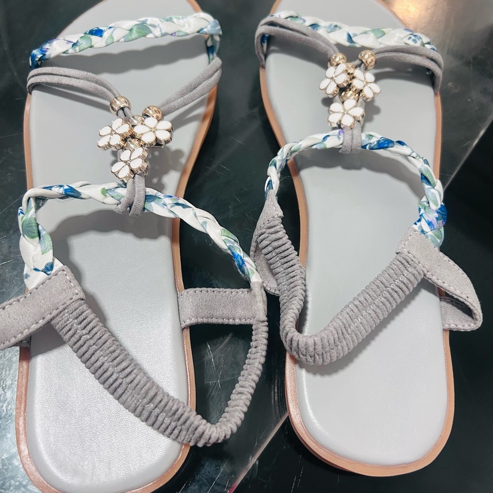 NEW Women’s Size 10 Floral T-Strap Sandals Boho Cute Summer Flat Shoes - Picture 4 of 5